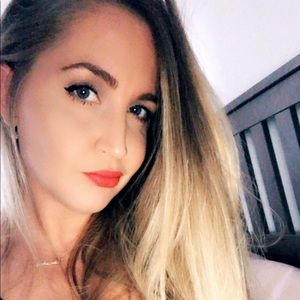 Meet your Posher, Corrine